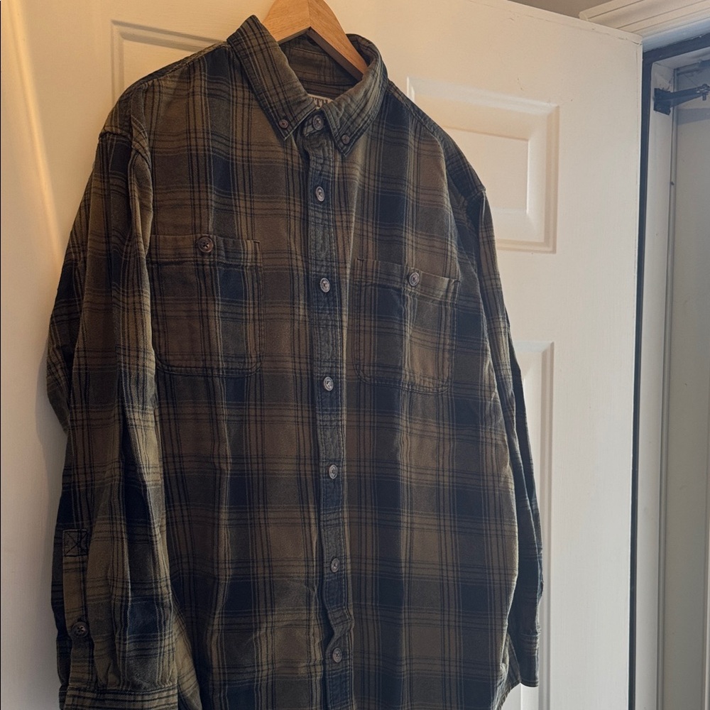 Duluth Trading Co Green and Black Plaid Casual Button Down Shirt